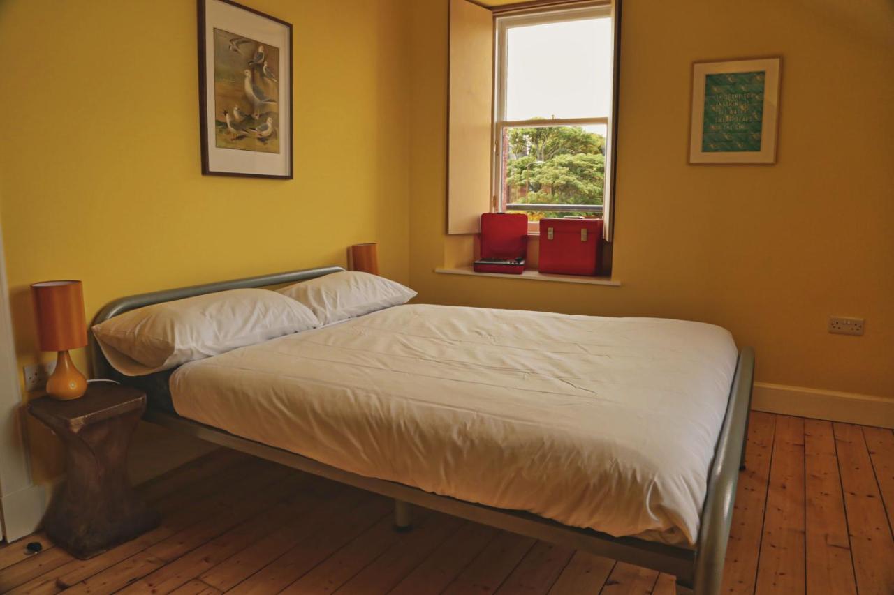 The Dolphin Inn Hostel دنبار المظهر الخارجي الصورة