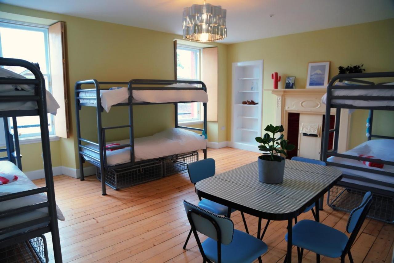 The Dolphin Inn Hostel دنبار المظهر الخارجي الصورة