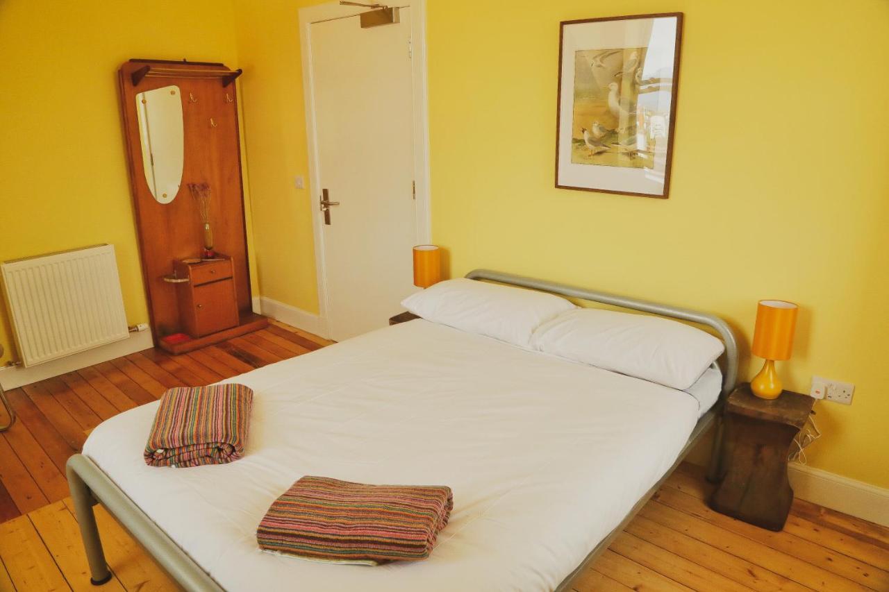 The Dolphin Inn Hostel دنبار المظهر الخارجي الصورة