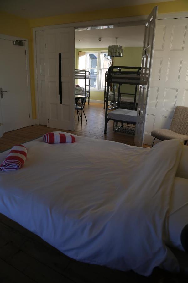 The Dolphin Inn Hostel دنبار المظهر الخارجي الصورة