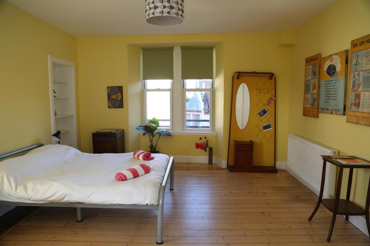 The Dolphin Inn Hostel دنبار المظهر الخارجي الصورة