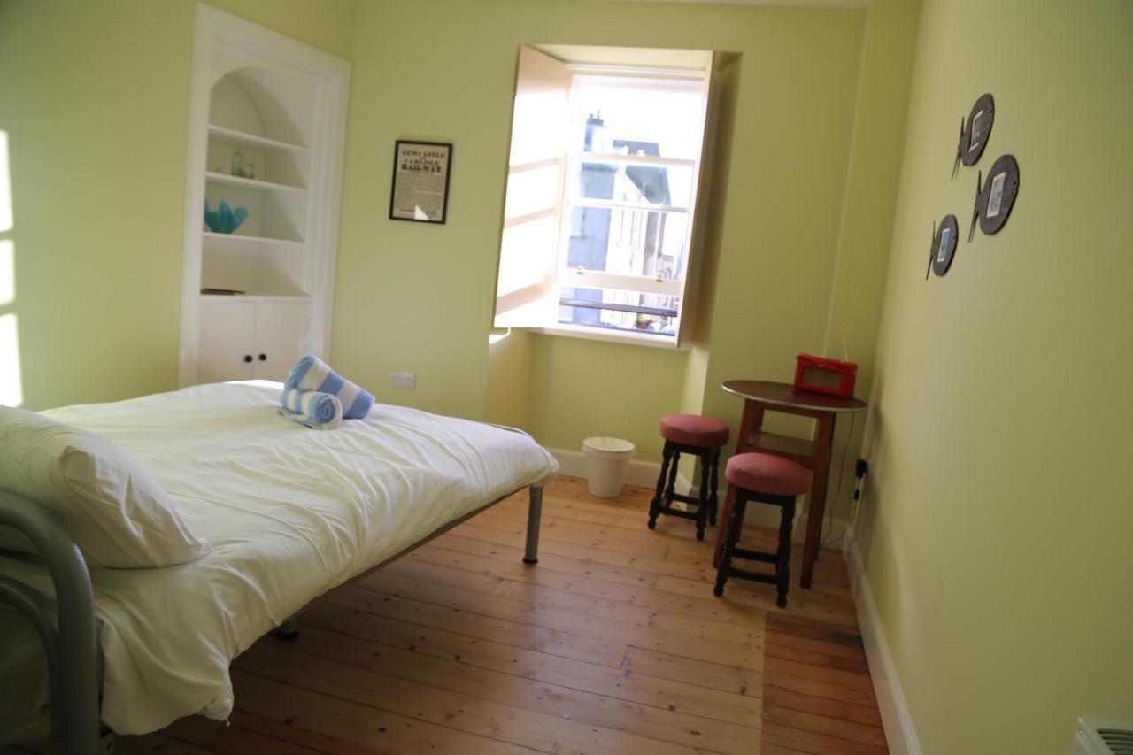 The Dolphin Inn Hostel دنبار المظهر الخارجي الصورة