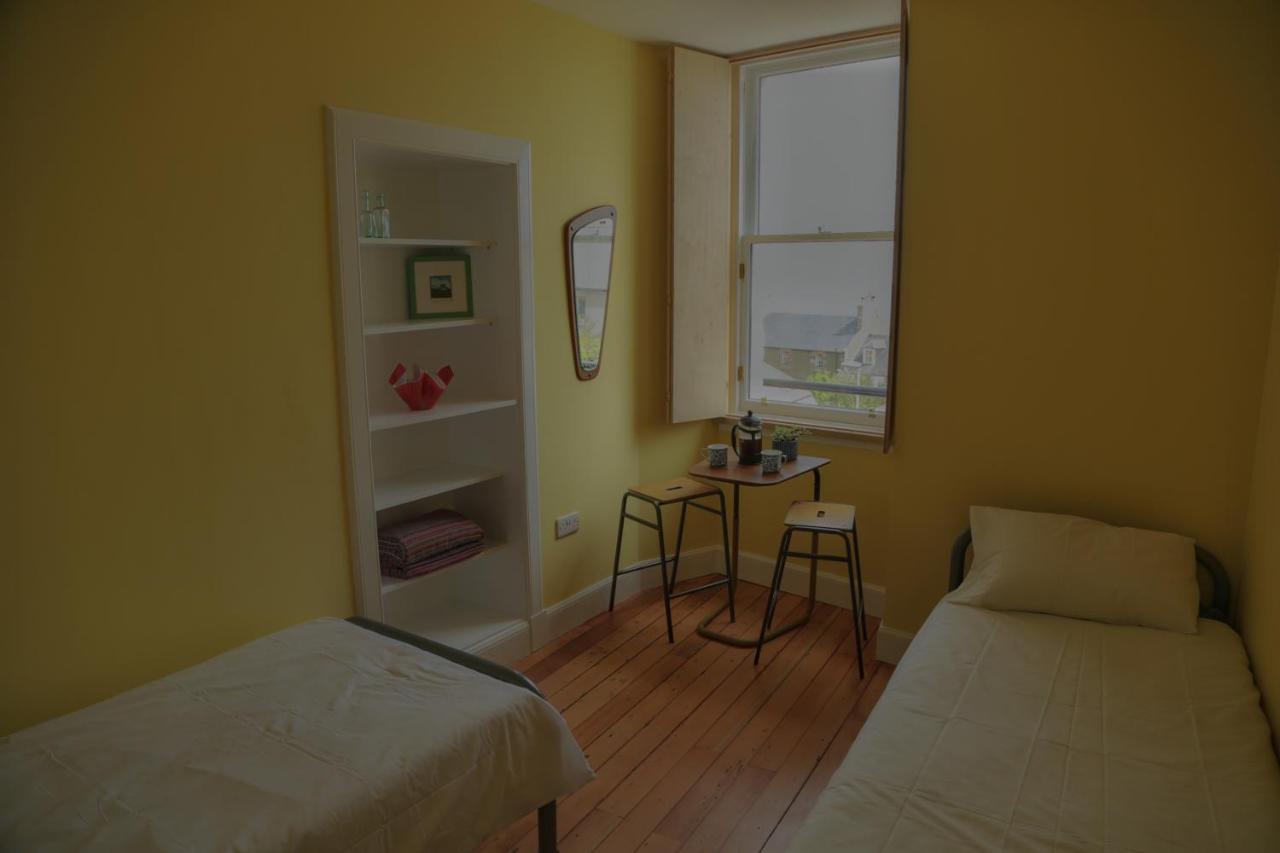 The Dolphin Inn Hostel دنبار المظهر الخارجي الصورة